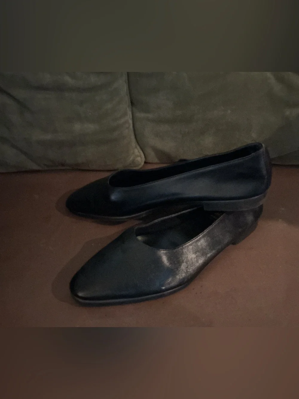 AEROSOLES Black Leather Pointed-Toe Flats